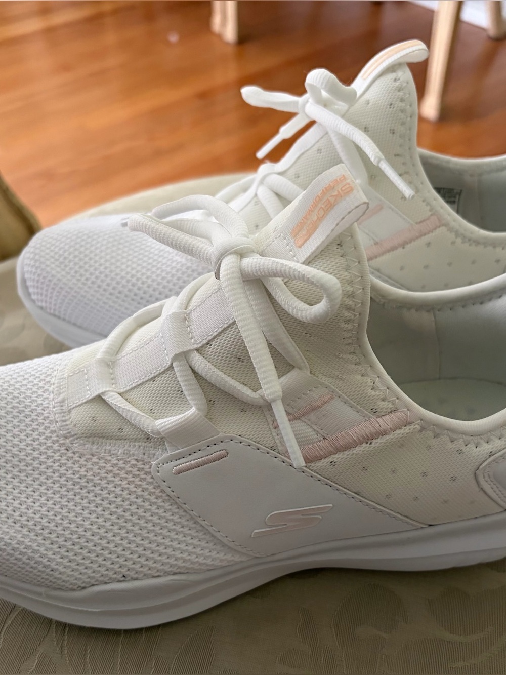 Sketchers New Size 7 White
